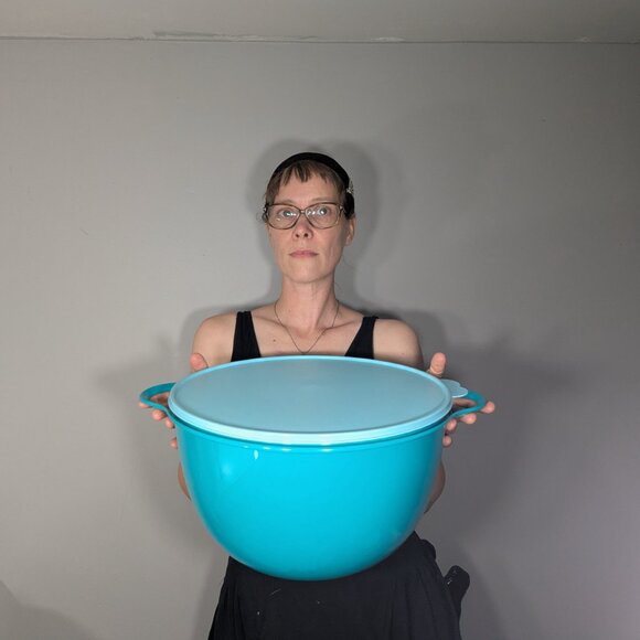 Retired 14L TUPPERWARE Thatsa JUMBO Bowl, large mixing bowl Teal / light blue - Picture 2 of 13